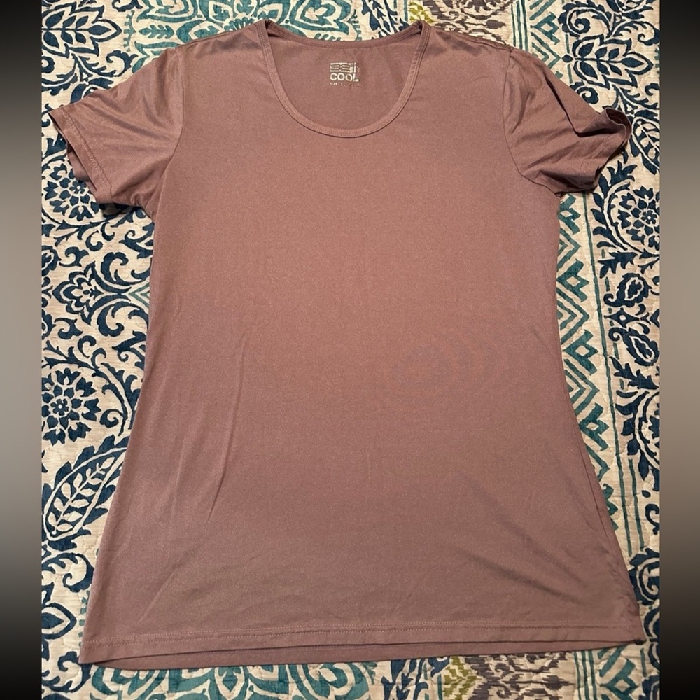 Women’s Size Medium 32 Degrees Cool Rose Short Sleeve T shirt
